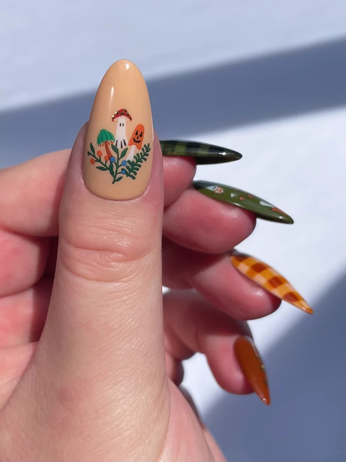 Ivory Nails with Delicate Autumn Leaf and Ghost Mix