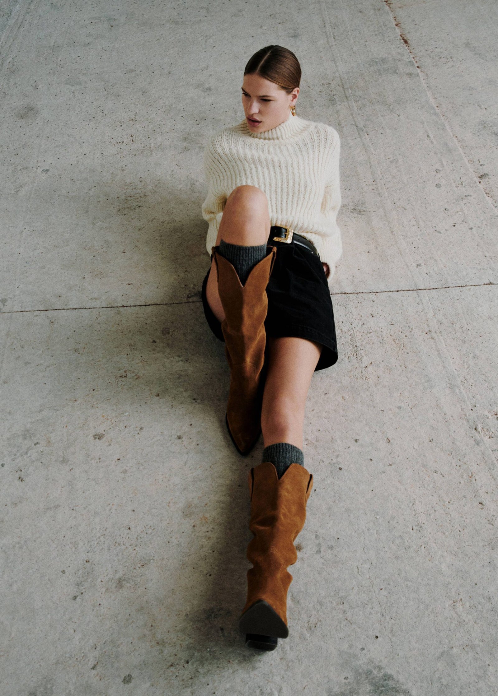 Suede western cowboy boots fall outfit