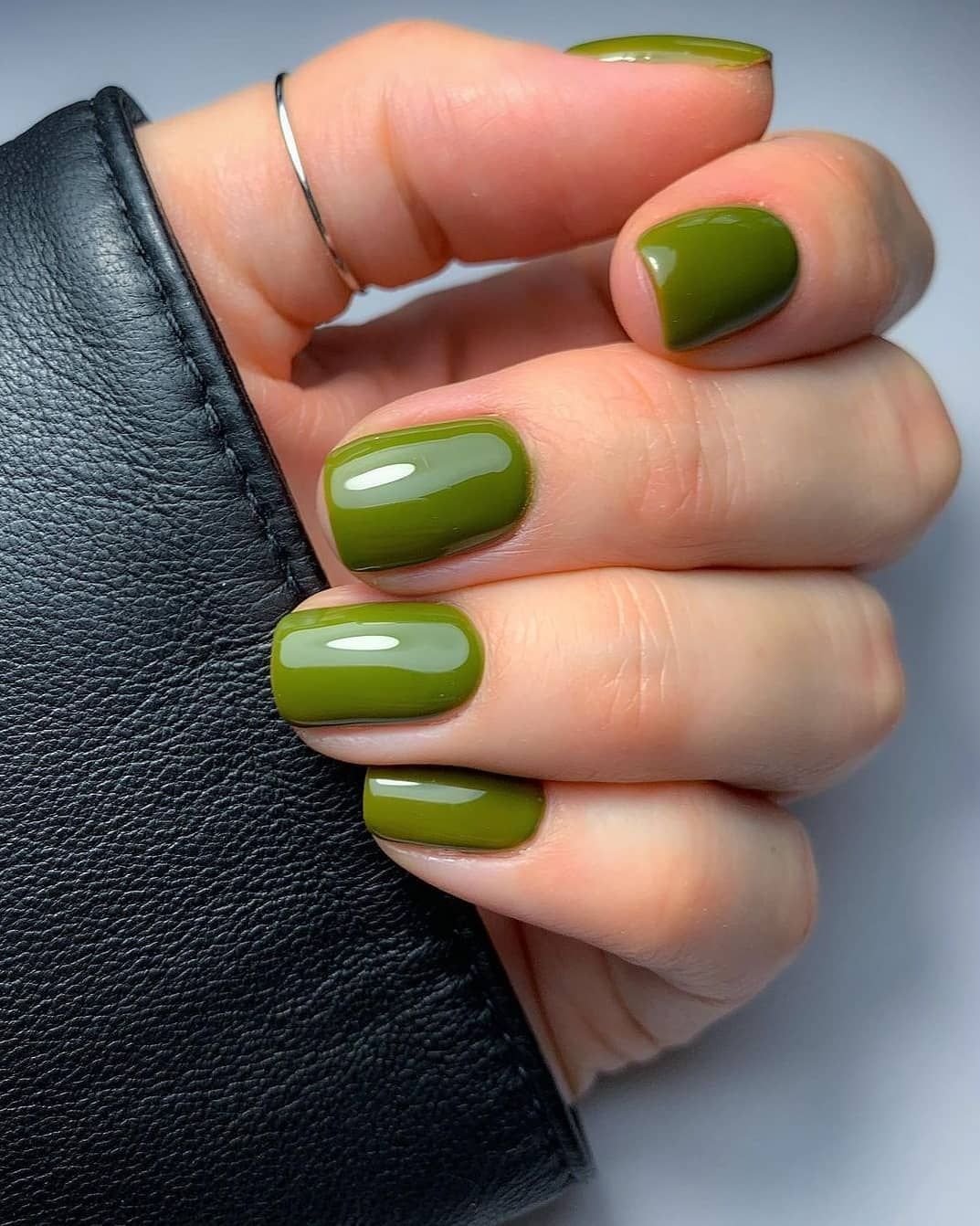 6. Olive Green Short Nails