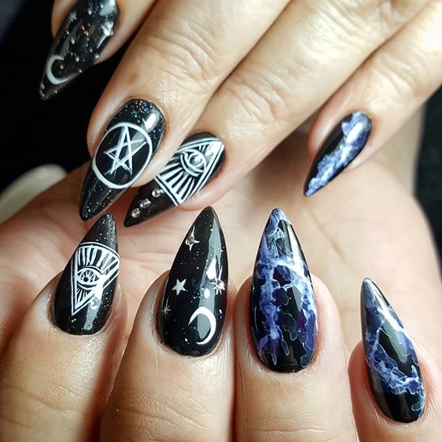 Little Witch Hat - Halloween nail art