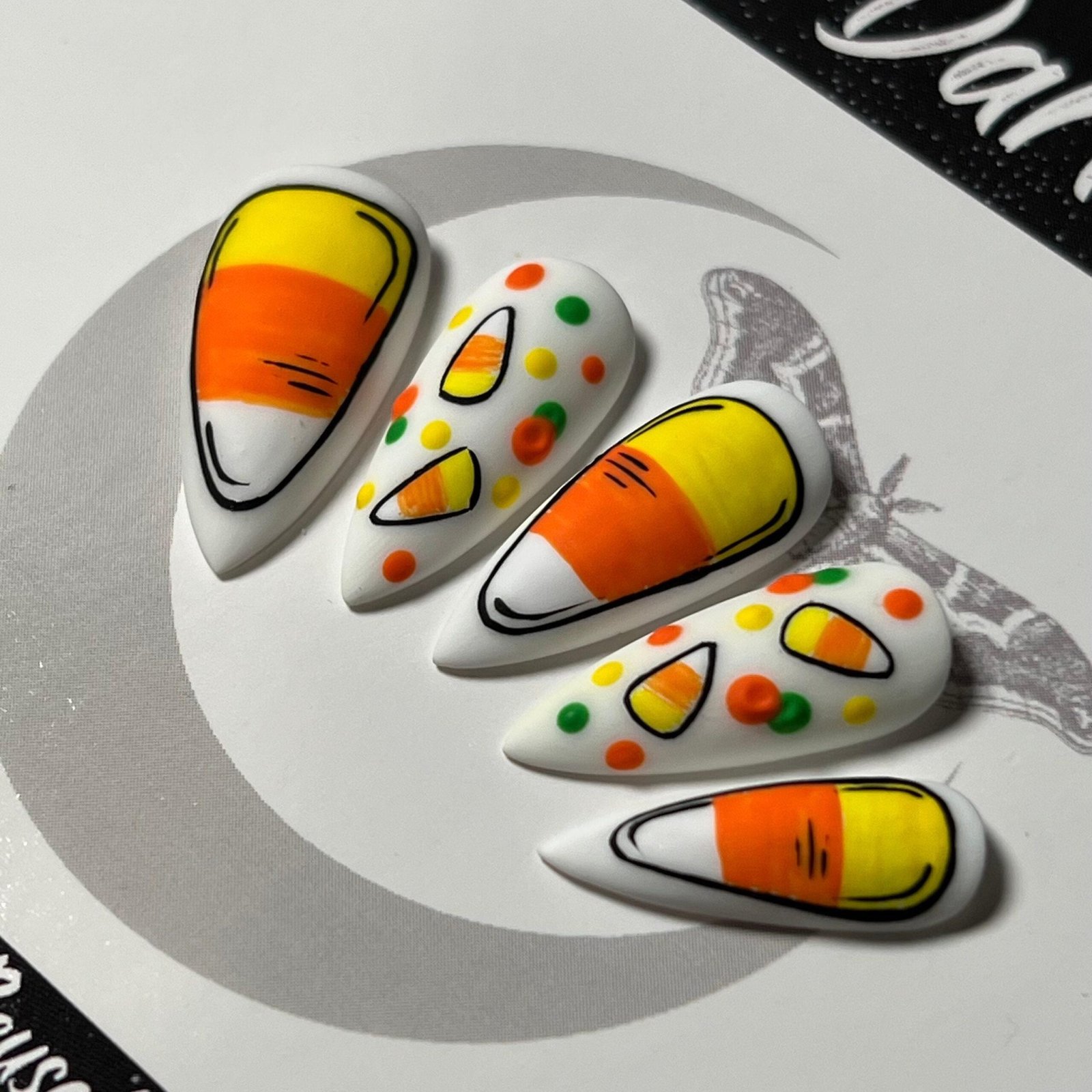 Boo-Tiful Ghost Outline - Halloween nail art
