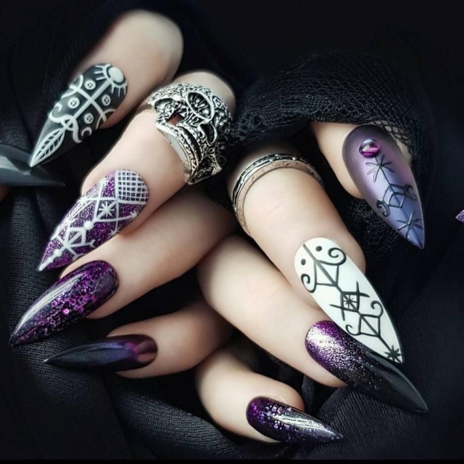 Cat Ears French - Halloween nail art