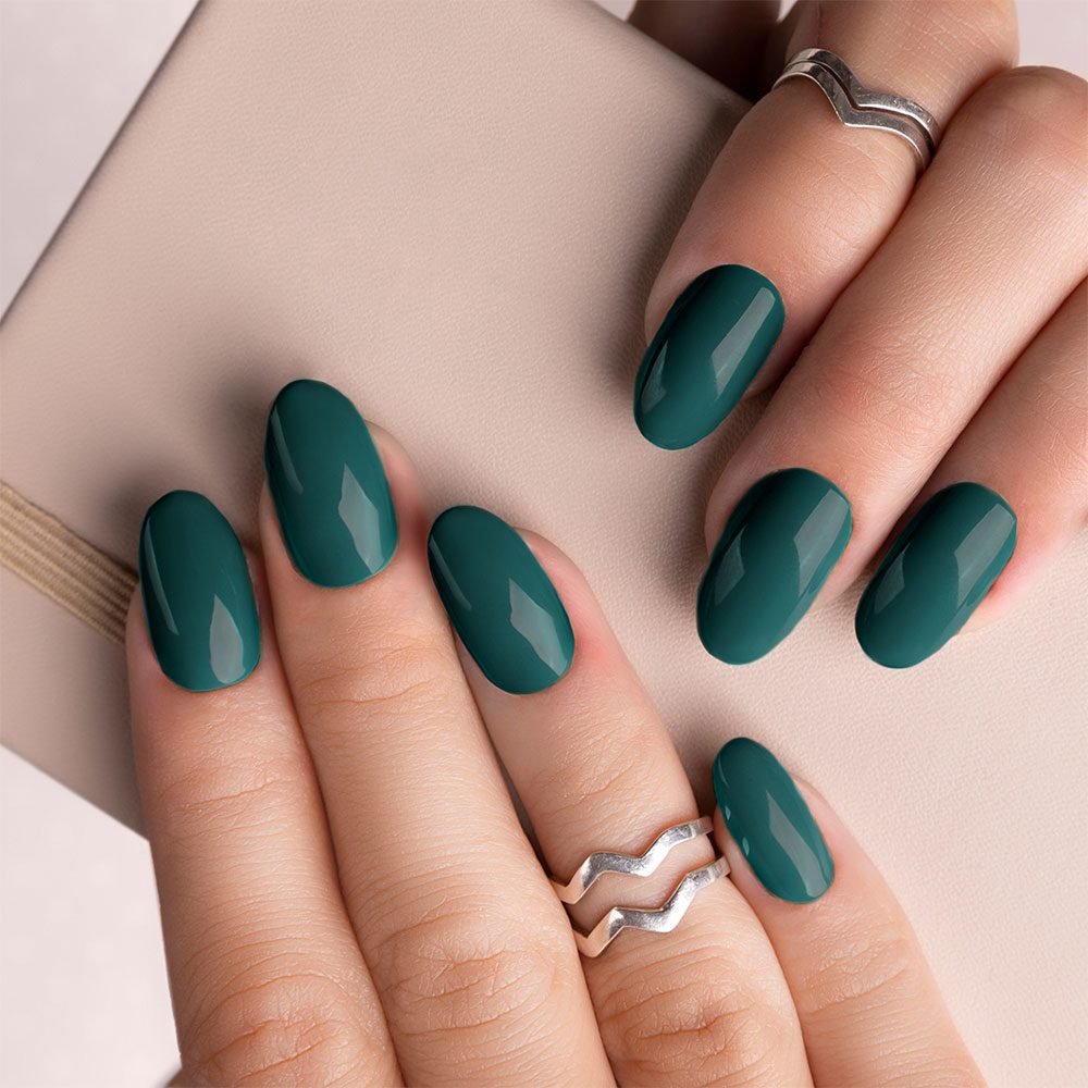Dark teal nails autumn manicure