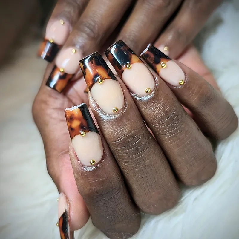 Tortoiseshell nails for Black women