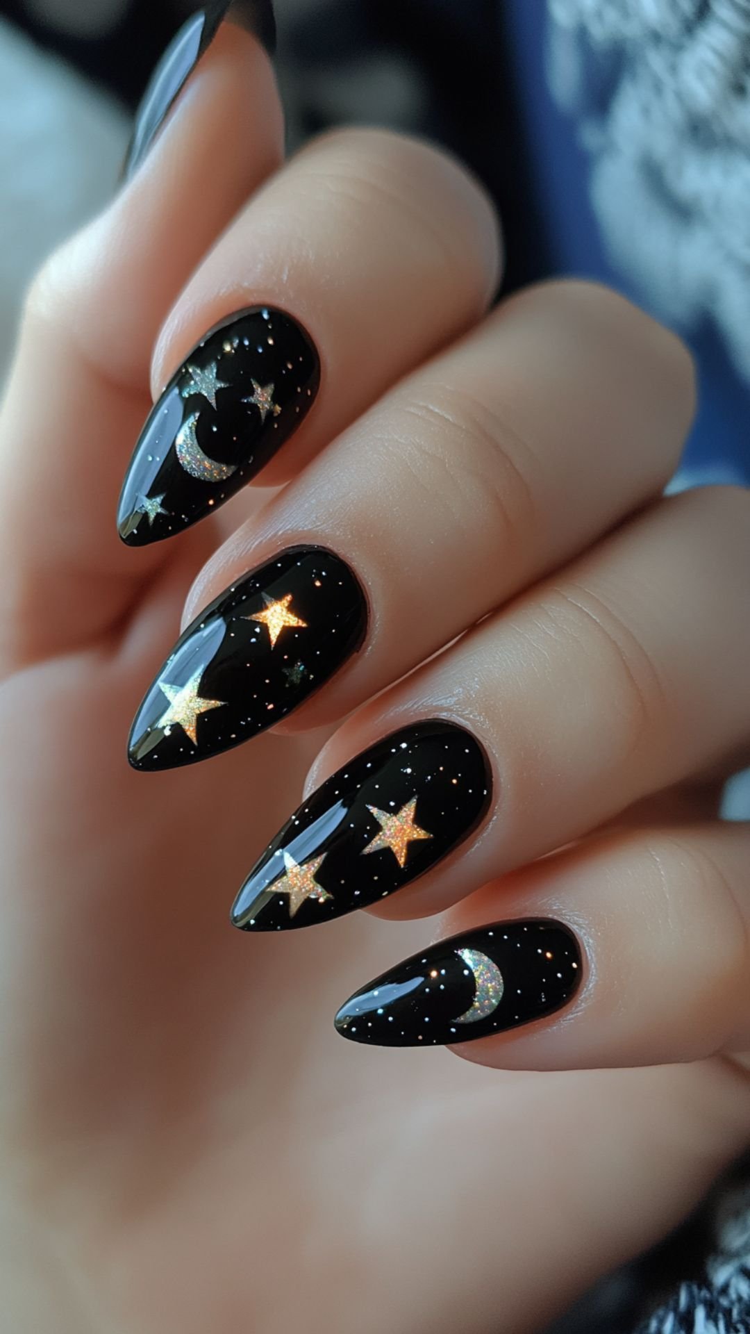 Black Nails Gold Moon Stars