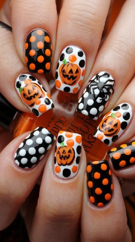 Ghost Accent Nail - Halloween nail art