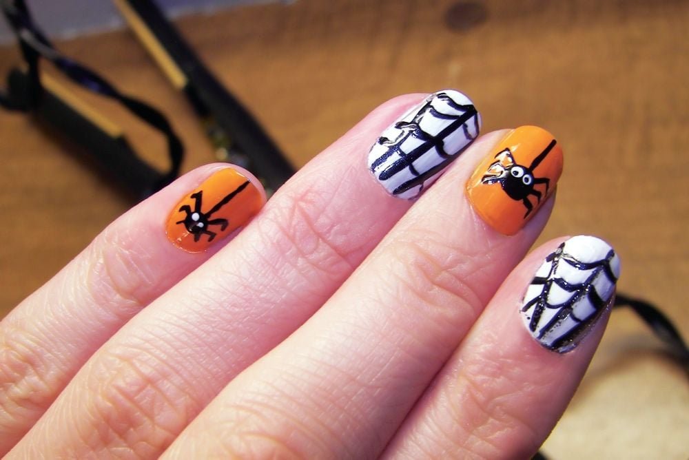 Candy Corn Dots Row - Halloween nail art