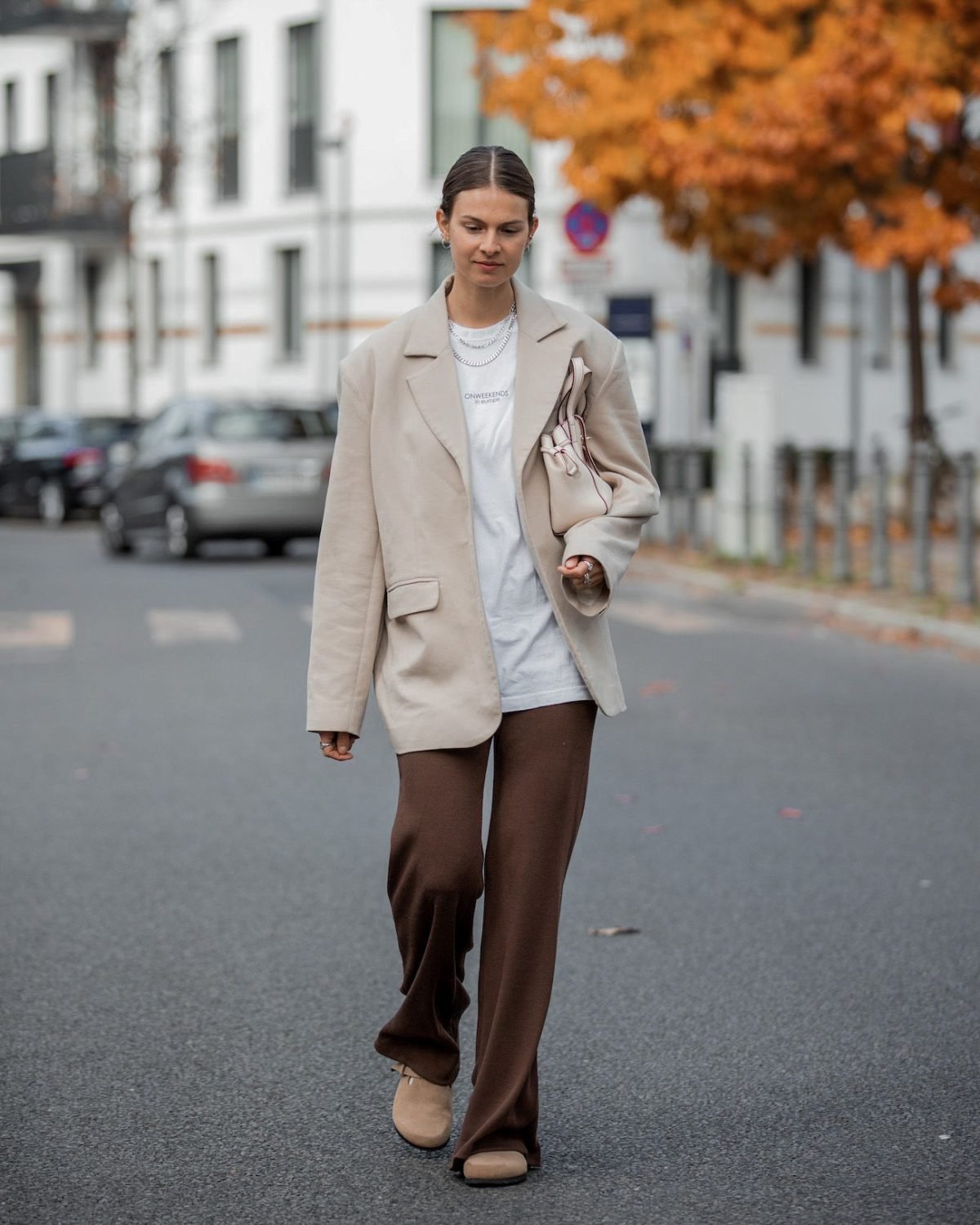Woman wearing oversized blazer in fall outfit