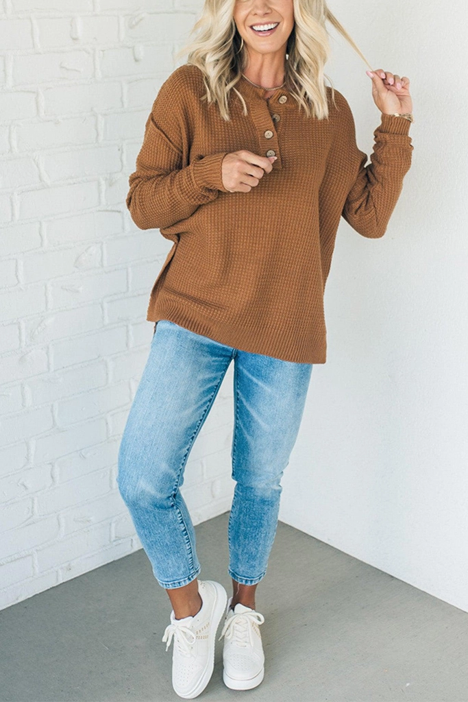 Woman in casual capsule weekend outfit with jeans and sweater