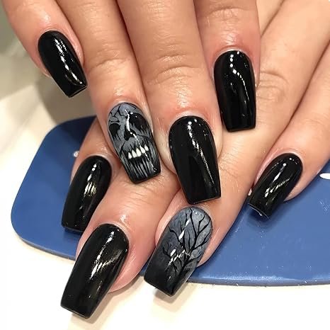 Tiny Skull Black Tips