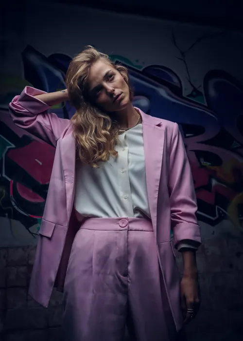 Woman dressed as Elle Woods pink suit 00s Halloween costume