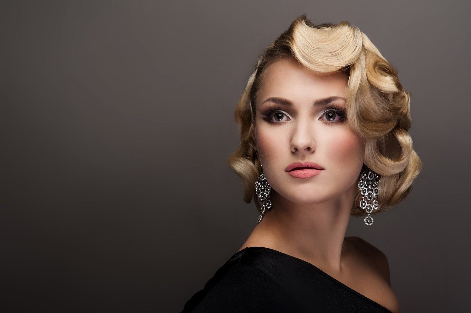 Old hollywood curls holiday hairstyle