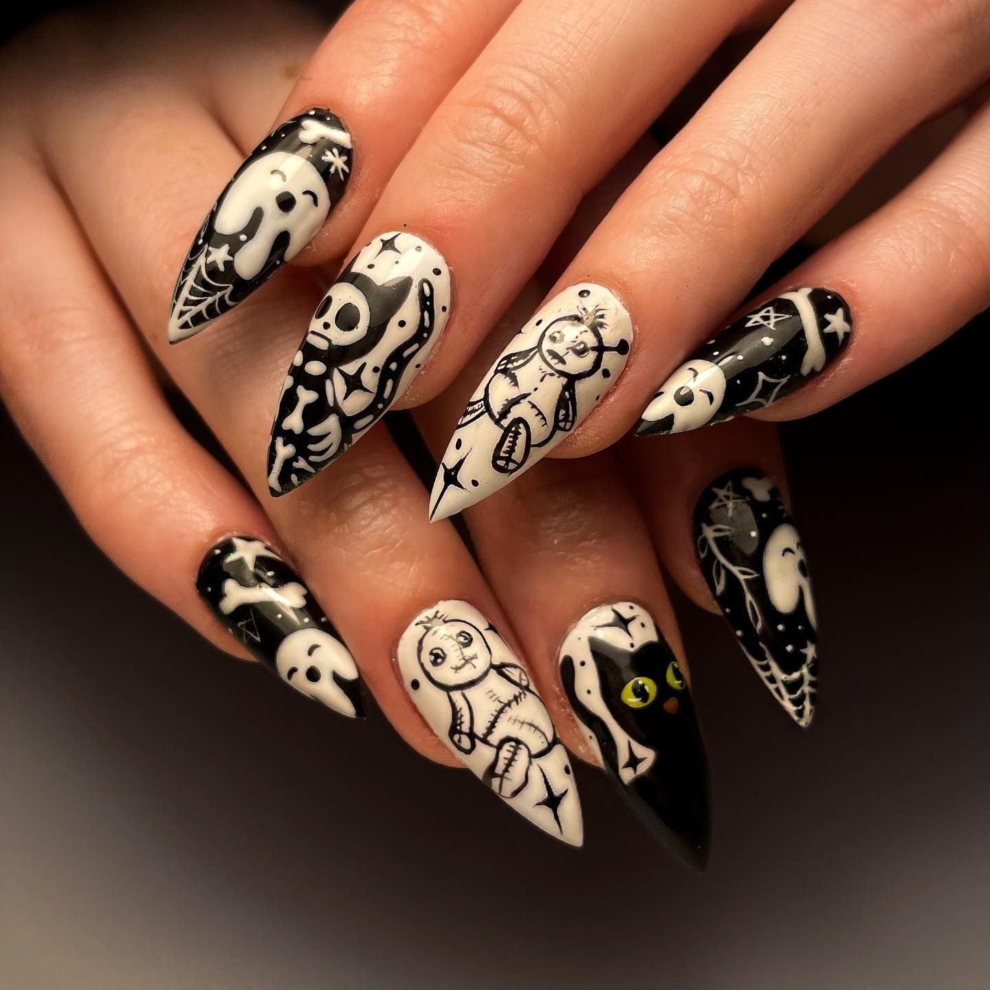 Haunted Mansion Silhouettes - Halloween nail art