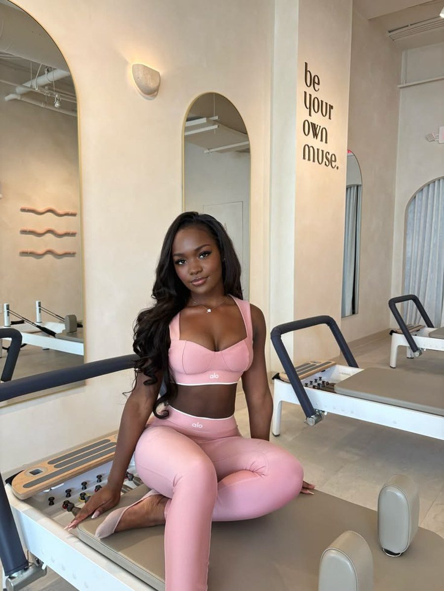 Pilates princess aesthetic pink leggings outfit woman