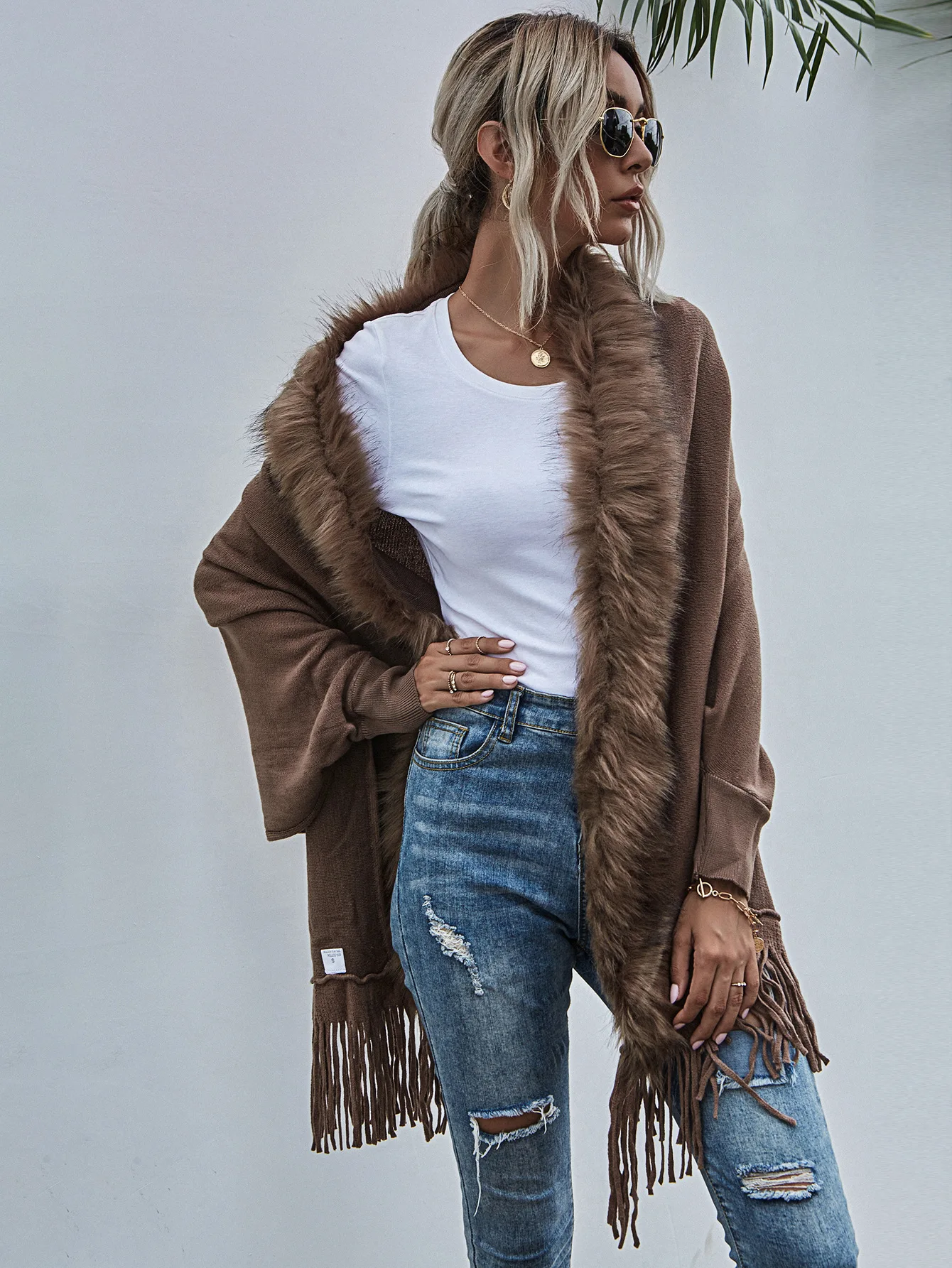 Faux fur trimmed cardigan with jeans glam fall outfit