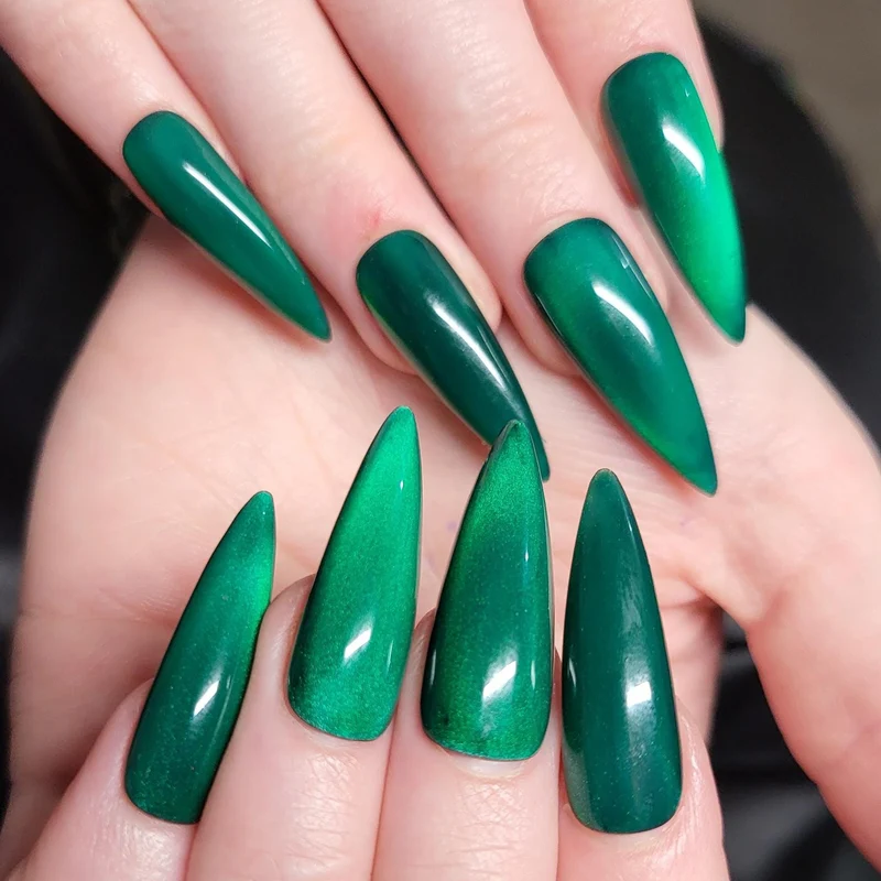 Forest green velvet cat eye nails