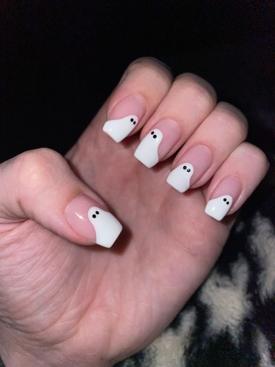 14. Ghostly Ombré With Faces