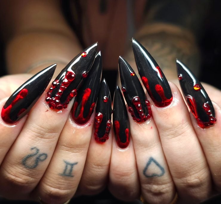 Vampire Bite Accent - Halloween nail art