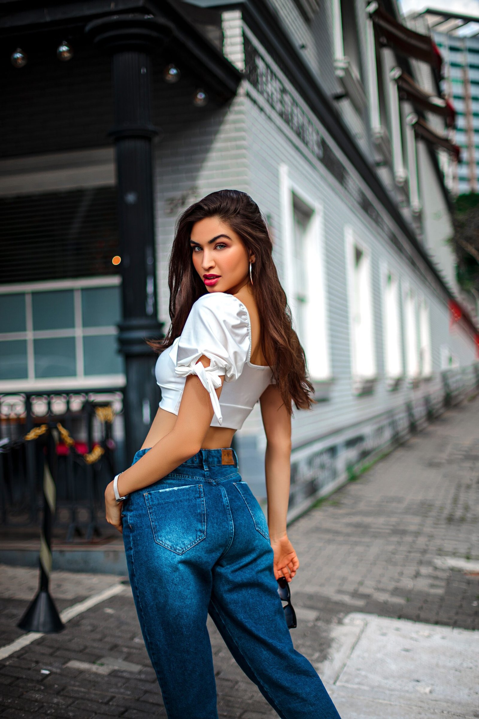Woman wearing a corset top with baggy jeans street style