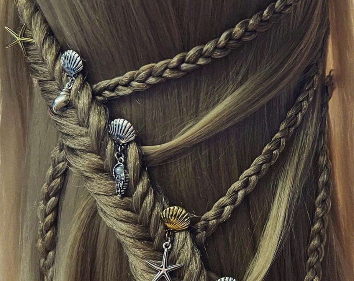 Fishtail Braid with a Clip hairstyle