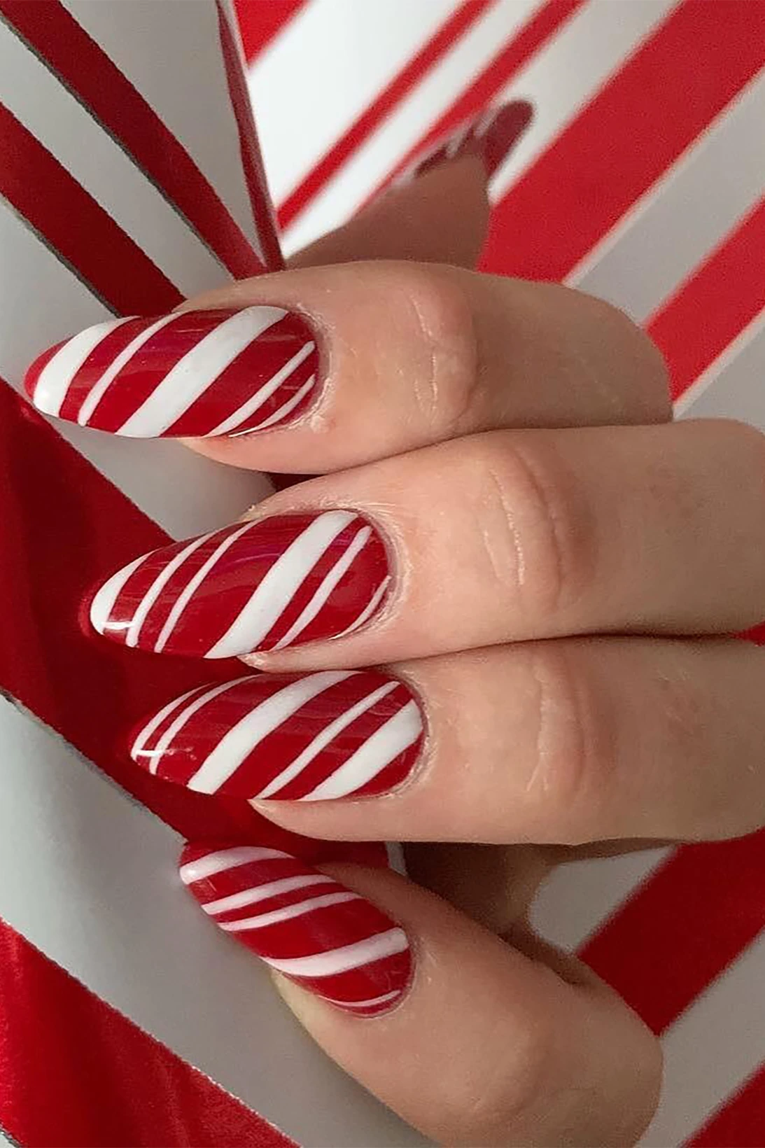 Candy Cane Striped Nails