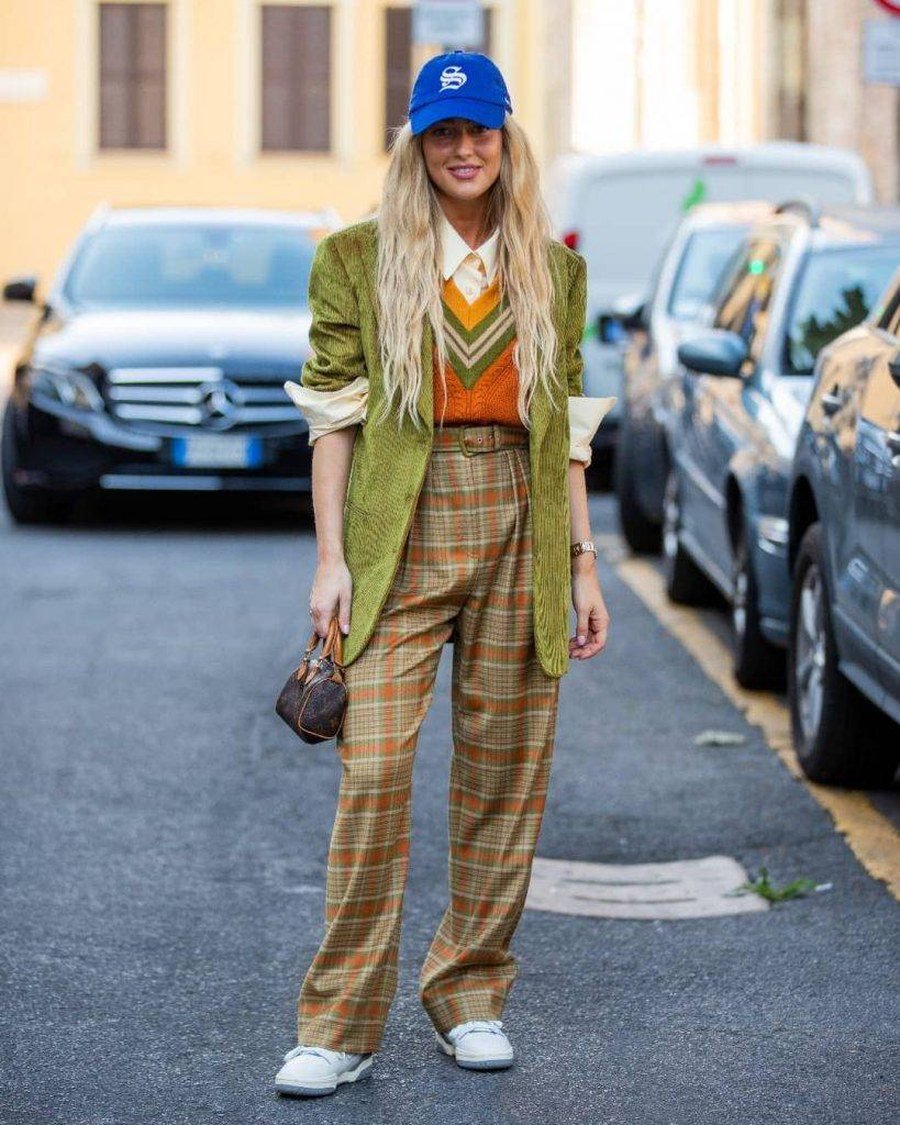 Eclectic vintage layered fall outfit woman street style