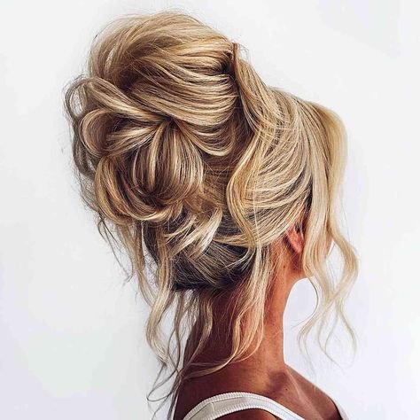Messy bun for thin hair - fuller hair illusion idea 19