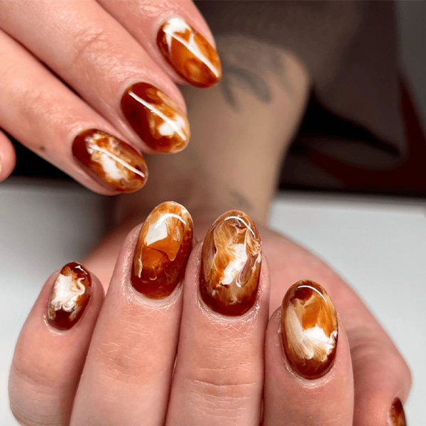 Caramel latte swirl nail art