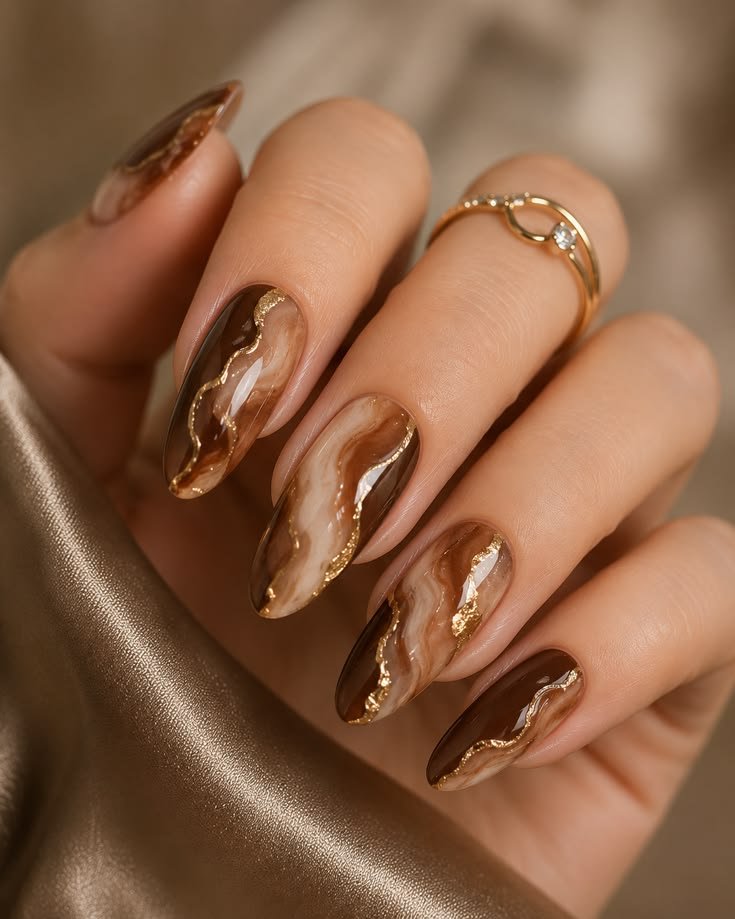 Caramel mocha marble nails