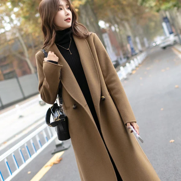Cape Coat + Turtleneck + Slim Pants - 25+ Fall Coat Outfits for Women 2026
