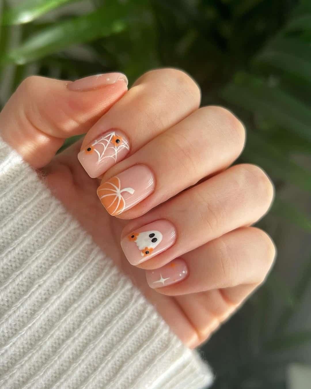 Short and Spooky French - Halloween nail art