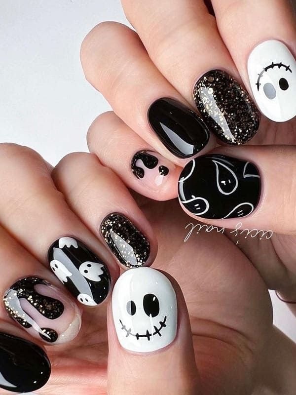 Nude with Black Details - Halloween nail art