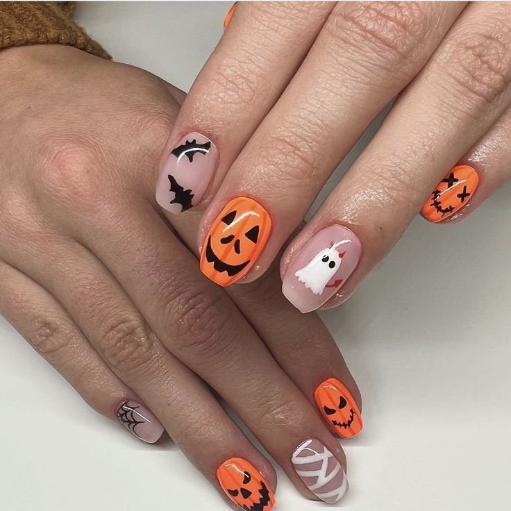 Mini Skull Cameo - Halloween nail art