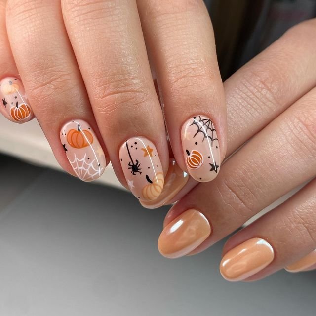 Micro Moon Phases - Halloween nail art