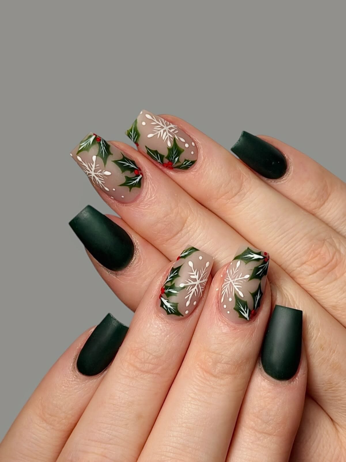 forest green holiday nail art