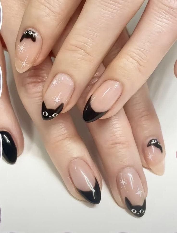 Black magnetic cat-eye effect Halloween nails