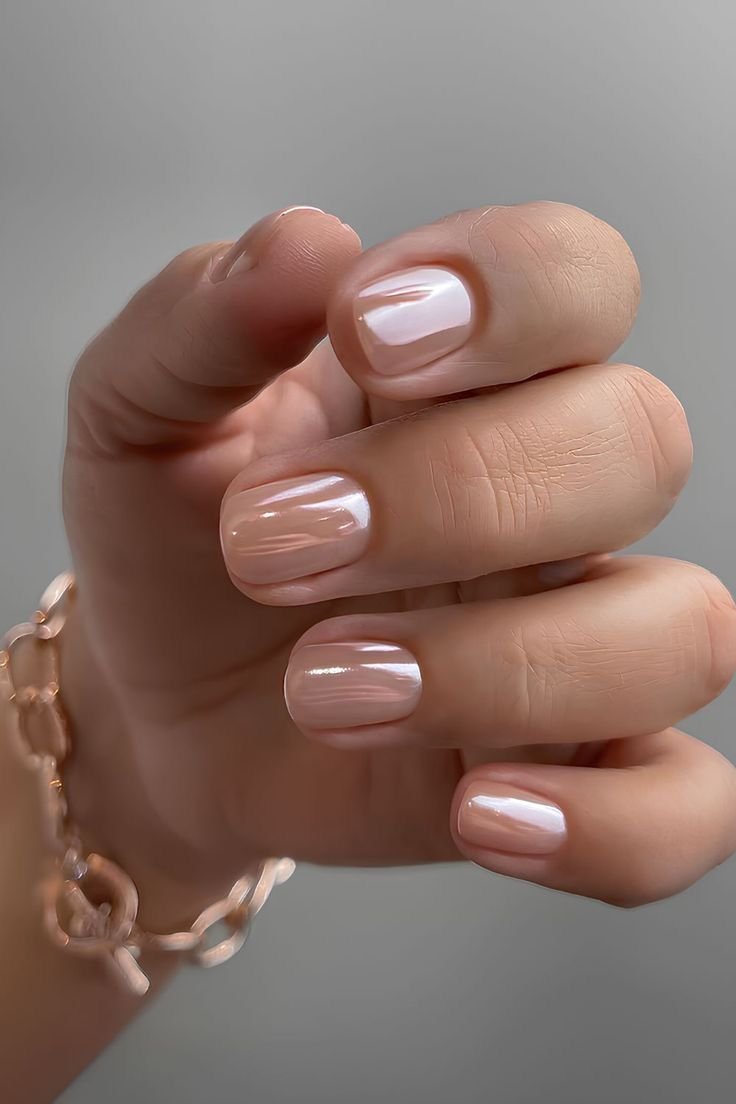 Champagne chrome short nails