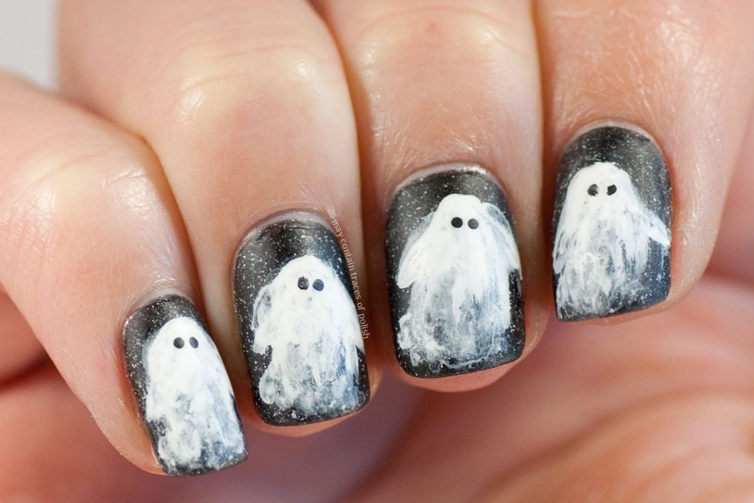 Creepy eyeball accent Halloween nails