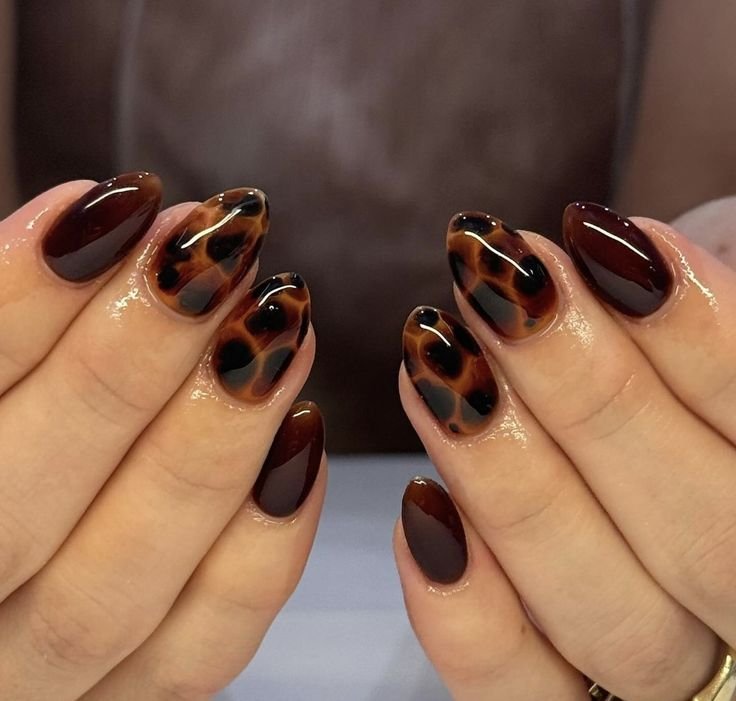 Tortoise shell stiletto nails