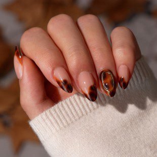 Reverse tortoise shell nails dark base