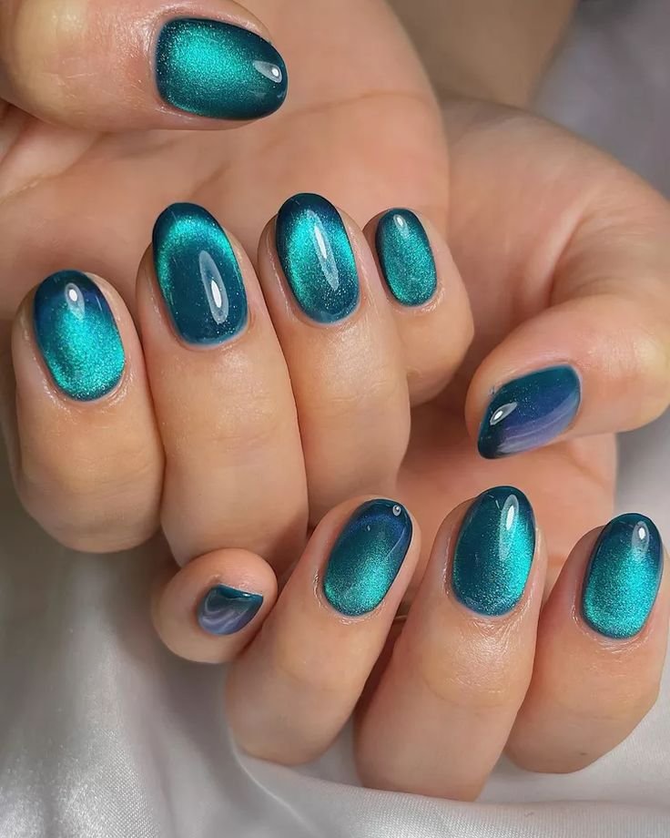 Teal magnetic cat eye nails