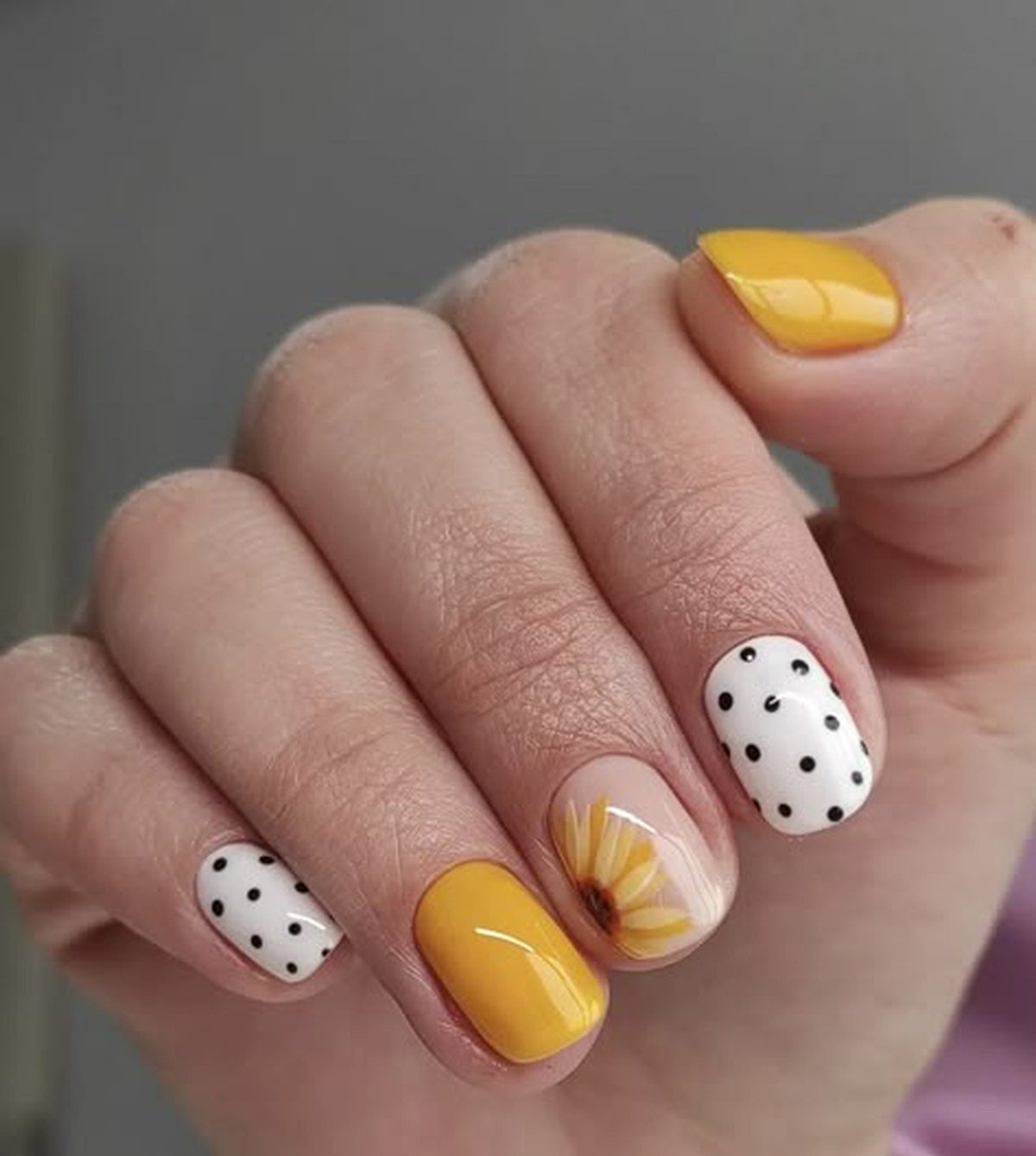 Sunflower yellow hoco nails matching a sunflower corsage