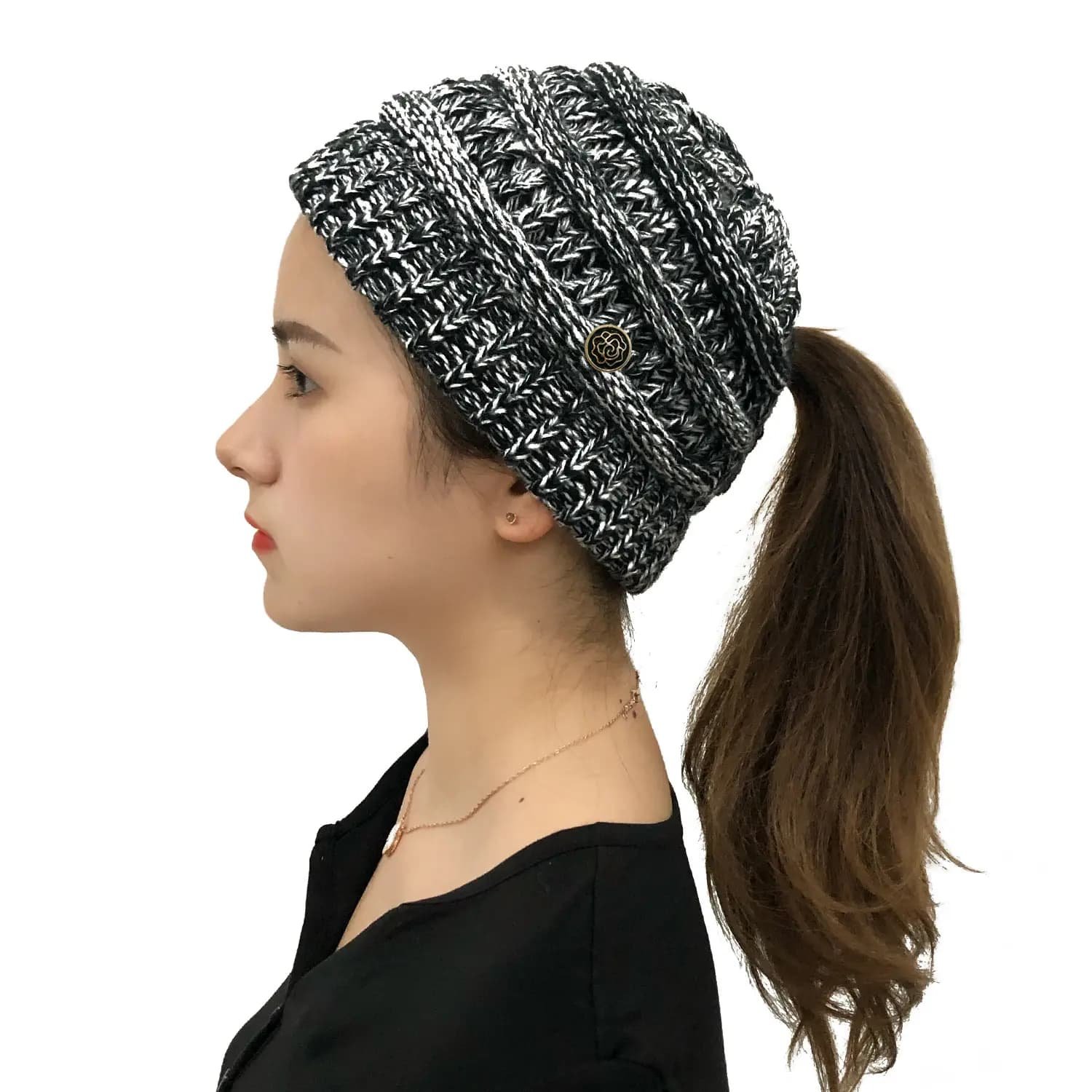 Textured low ponytail with a beanie
