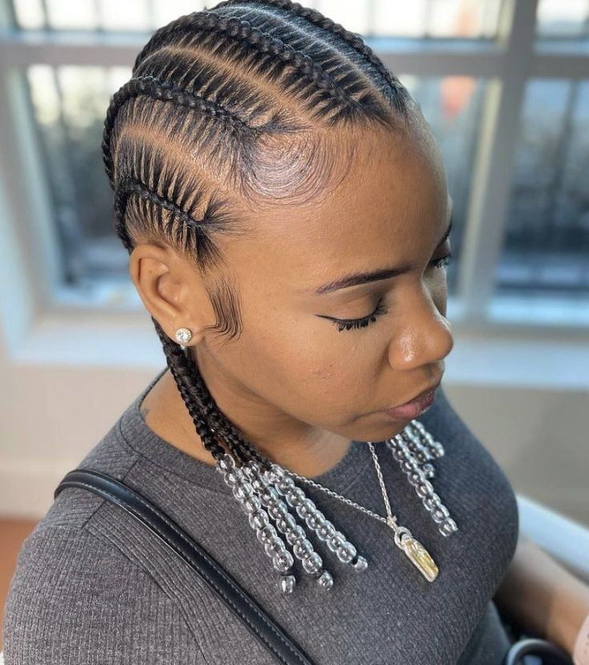 Feed-in braids decorated with beads