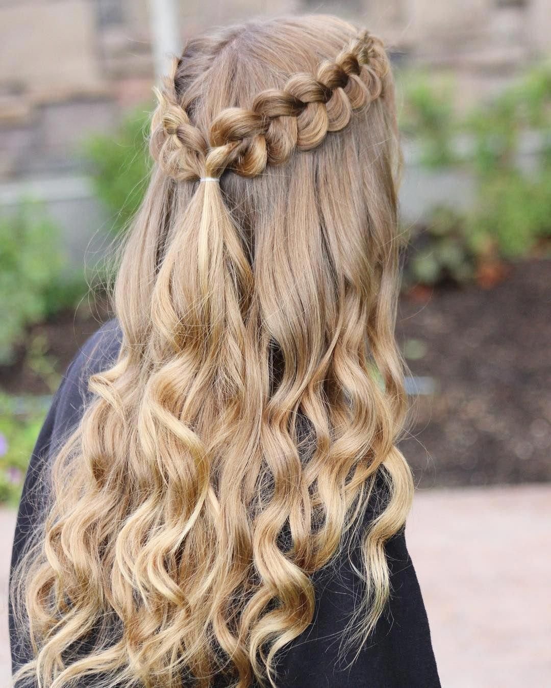 Half-up hairstyle for a Halloween princess costume