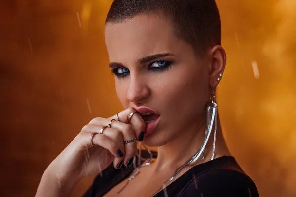 Wet look hairstyle on short hair