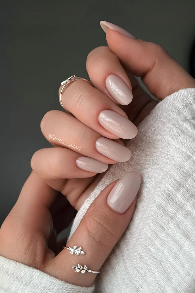15+ Fall Nail Colors for Pale Skin That Won't Wash You Out - nail idea 12