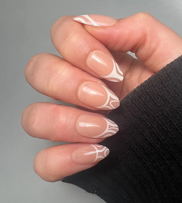 18+ Two-Tone Brown and Nude Nail Ideas - nail idea 17
