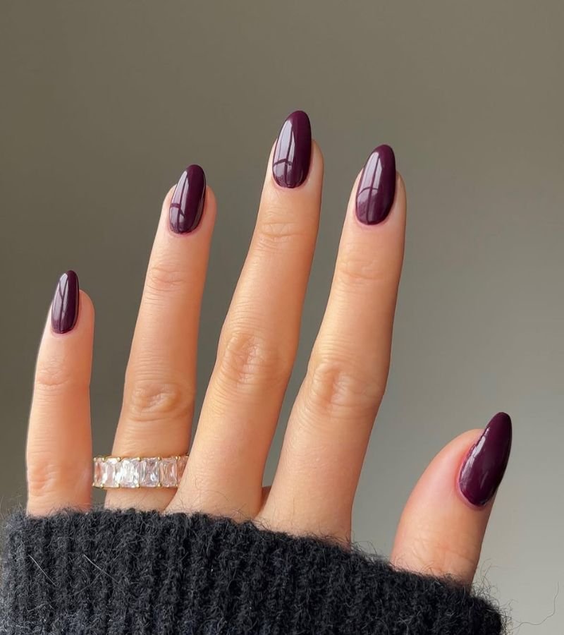 15+ Fall Nail Colors for Pale Skin That Won't Wash You Out - nail idea 8