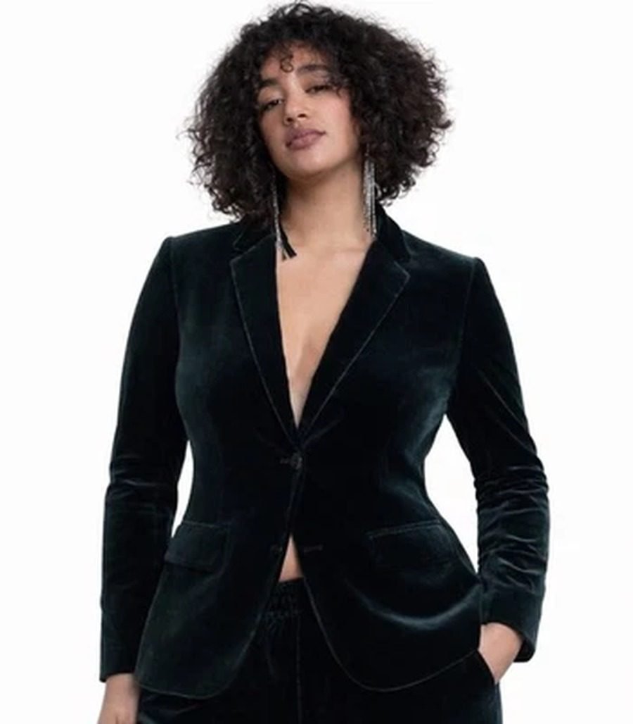 Plus size faux leather mini skirt with oversized blazer